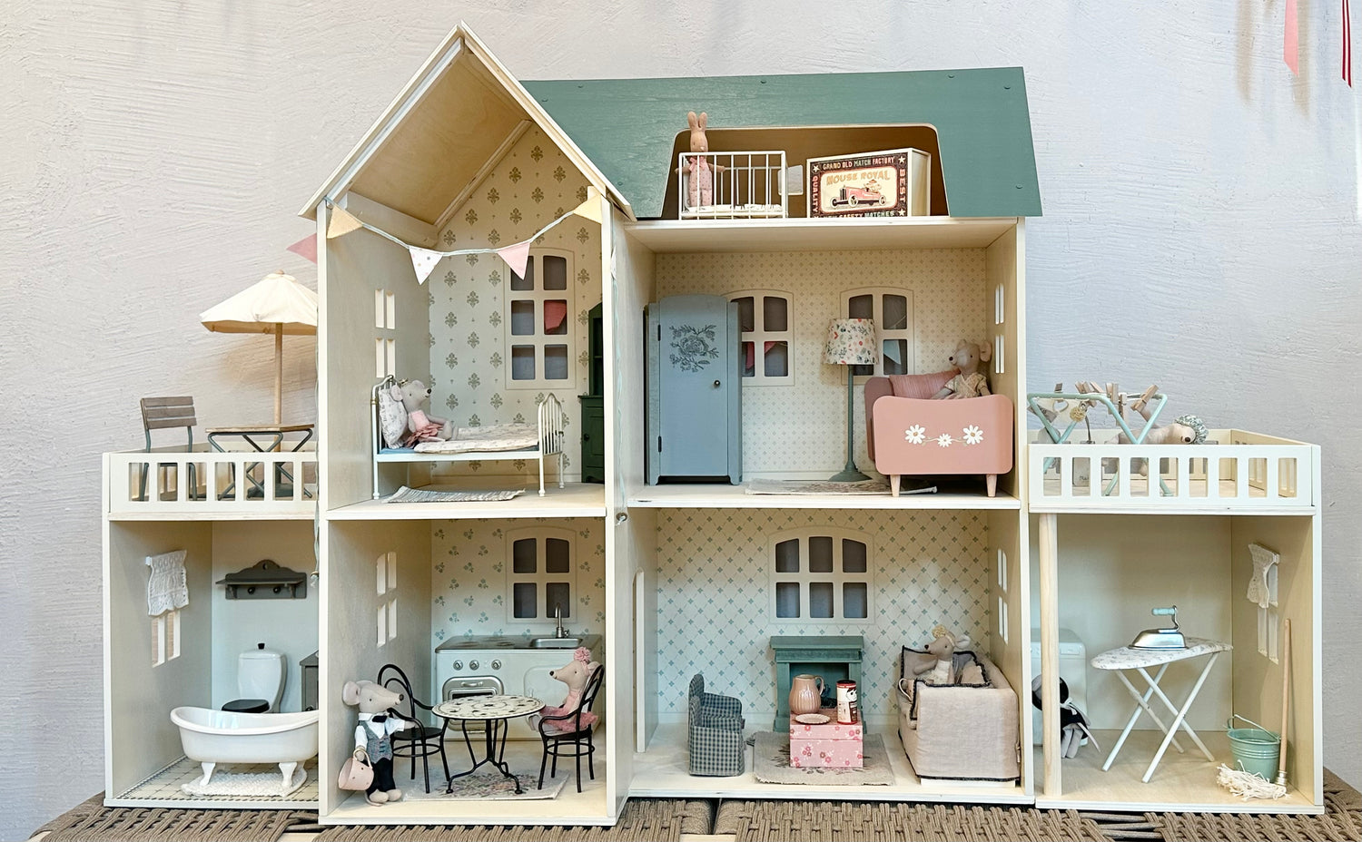 MAILEG HOUSE OF MINIATURE WITH BATHROOM AND BONUS ROOM
