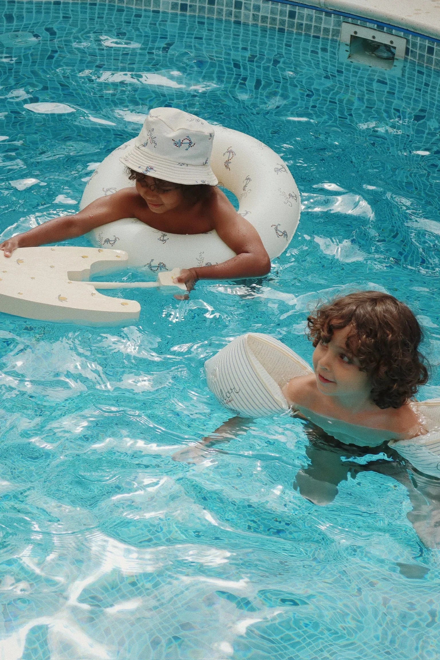 BOY FLOATS