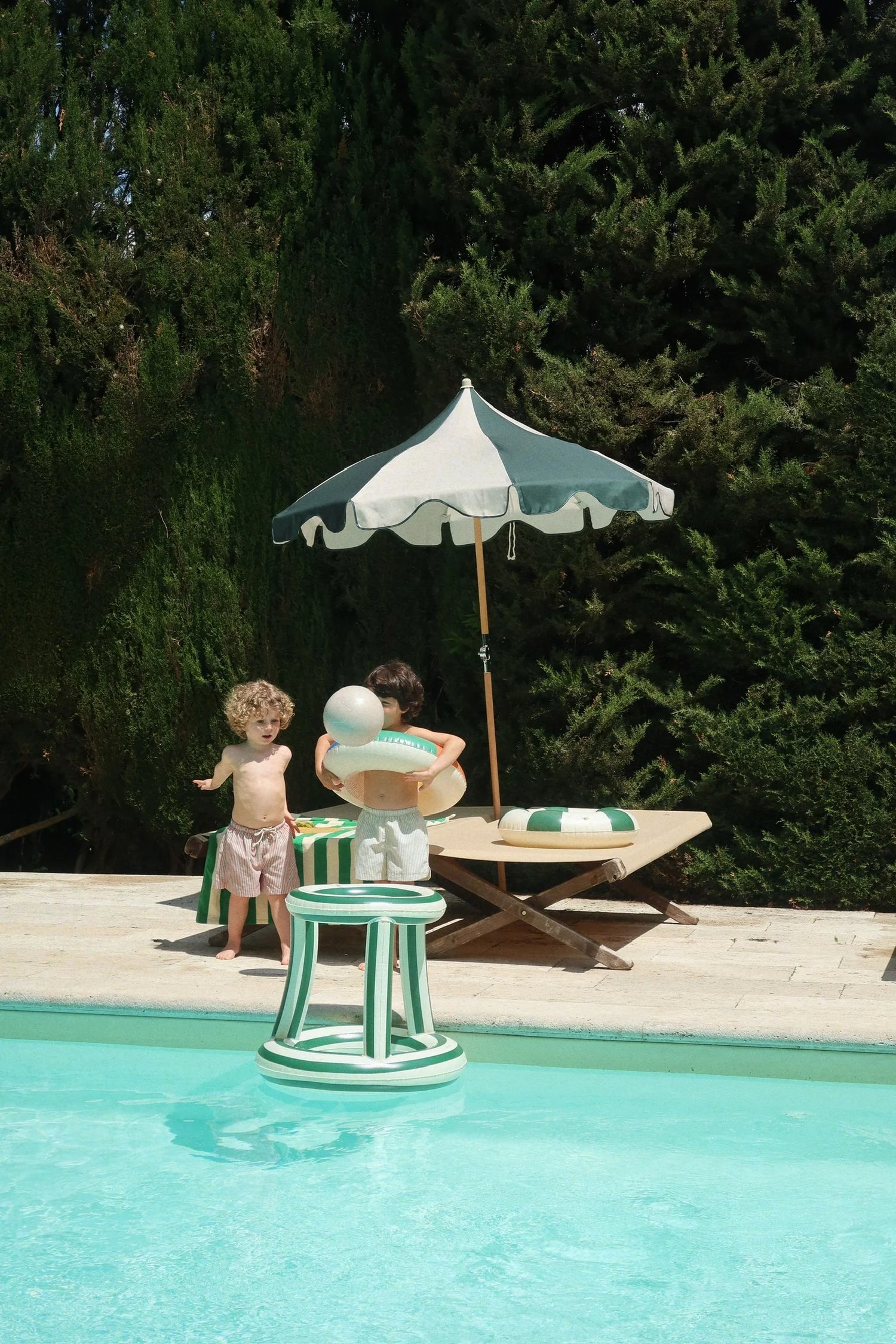 INFLATABLE BASKET BALL HOOP - GREEN STRIPE