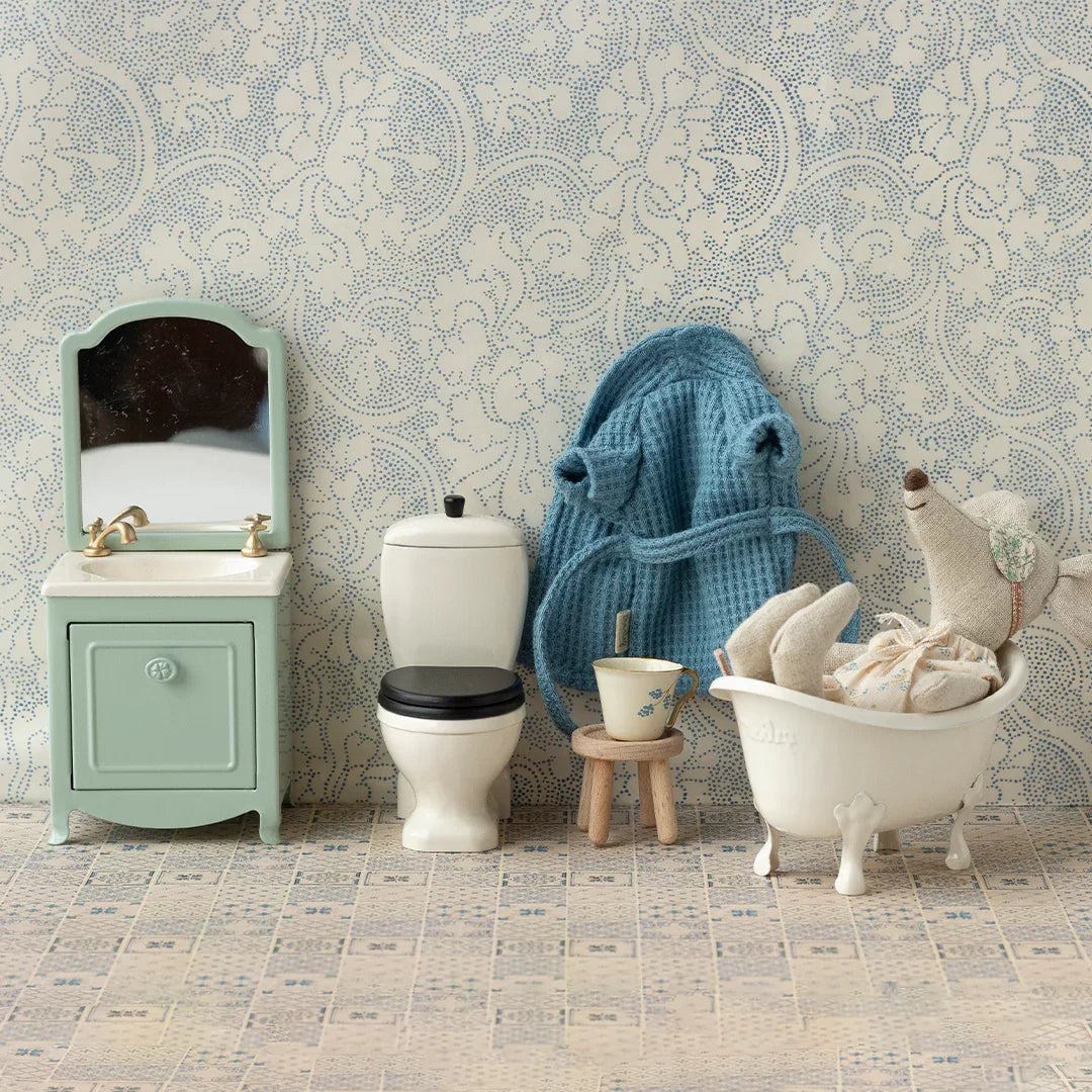 BATHTUB, MOUSE
