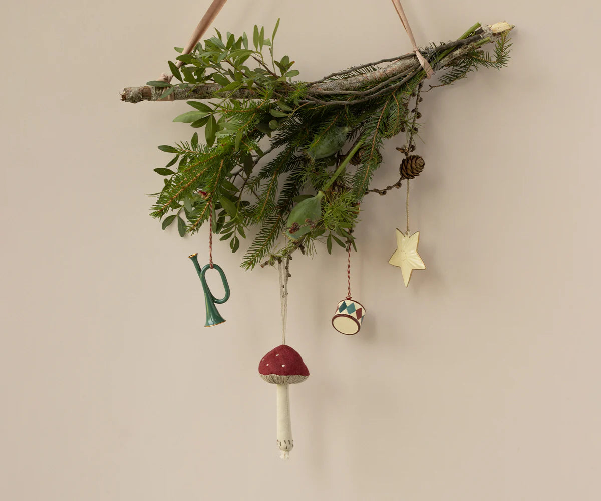 METAL ORNAMENT, TRUMPET - DARK GREEN