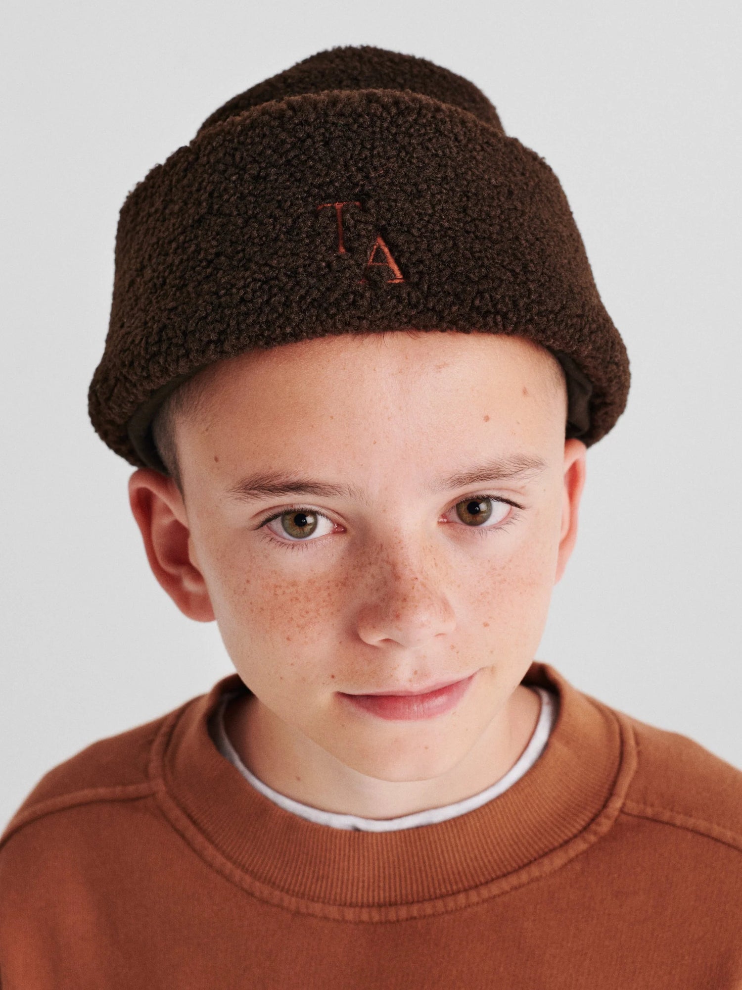 KEPURĖ Nº02 WALNUT BROWN