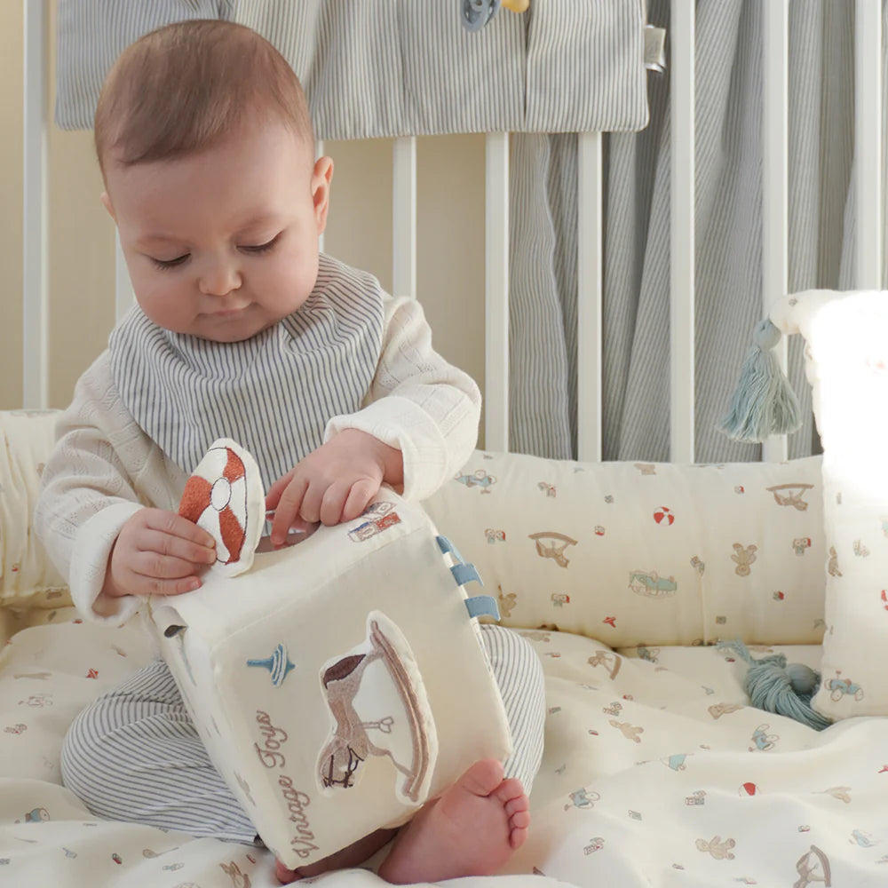 ACTIVITY CUBE - OCS VINTAGE TOYS