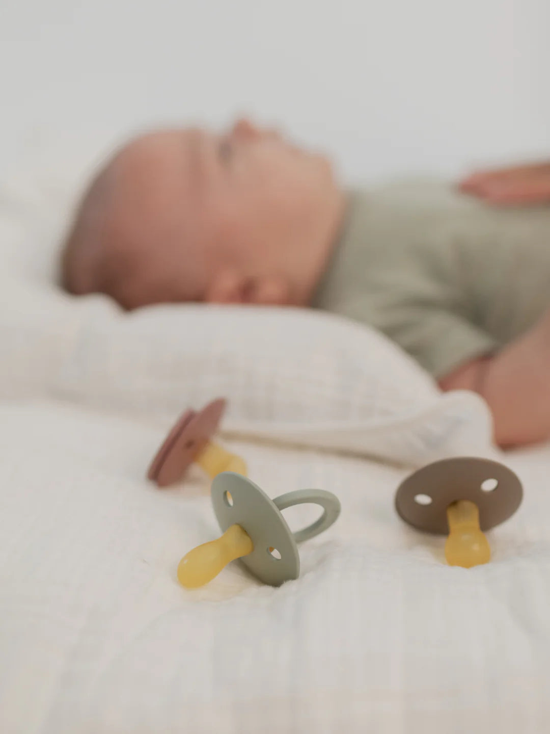 COLOUR SYMMETRICAL PACIFIERS