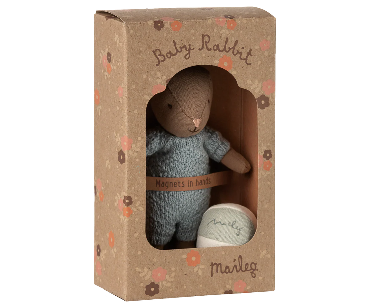 TRIUŠELIS SU KAMUOLIU