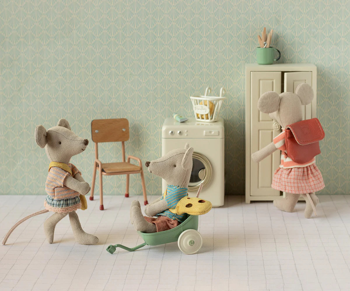 TRICYCLE MOUSE, BIG SISTER - CORAL