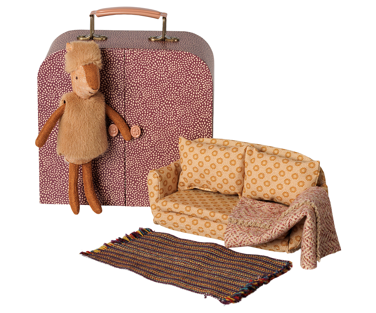 Reindeer in suitcase, Little sister