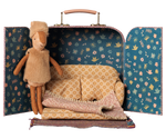 Reindeer in suitcase, Little sister