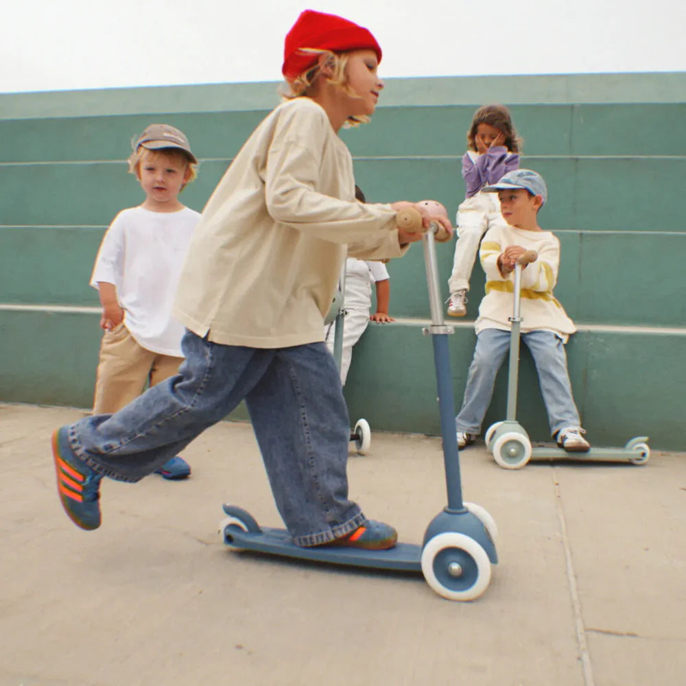 ECO SCOOTER & HELMET - DEEP SEA