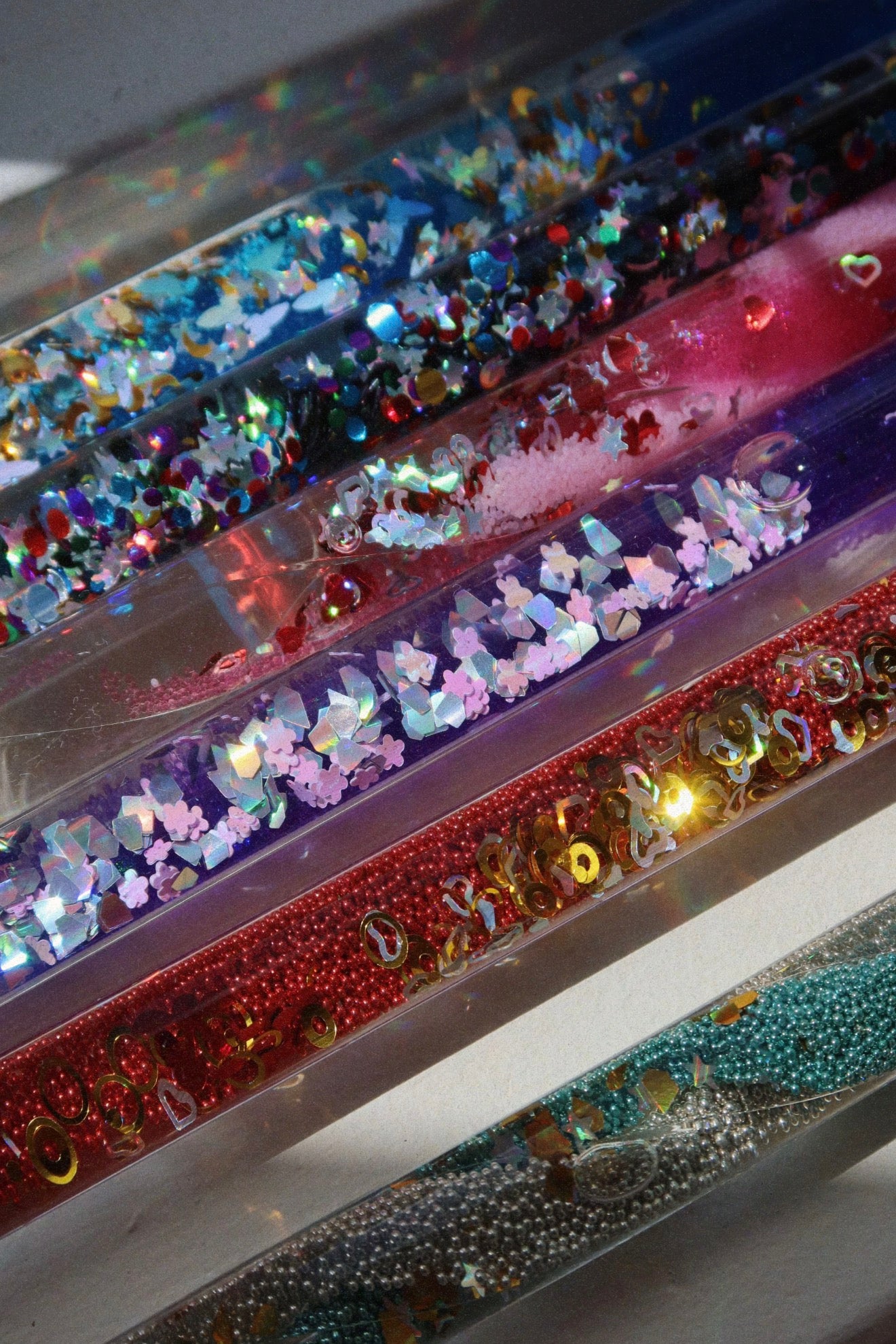 MAGICAL GLITTER WAND