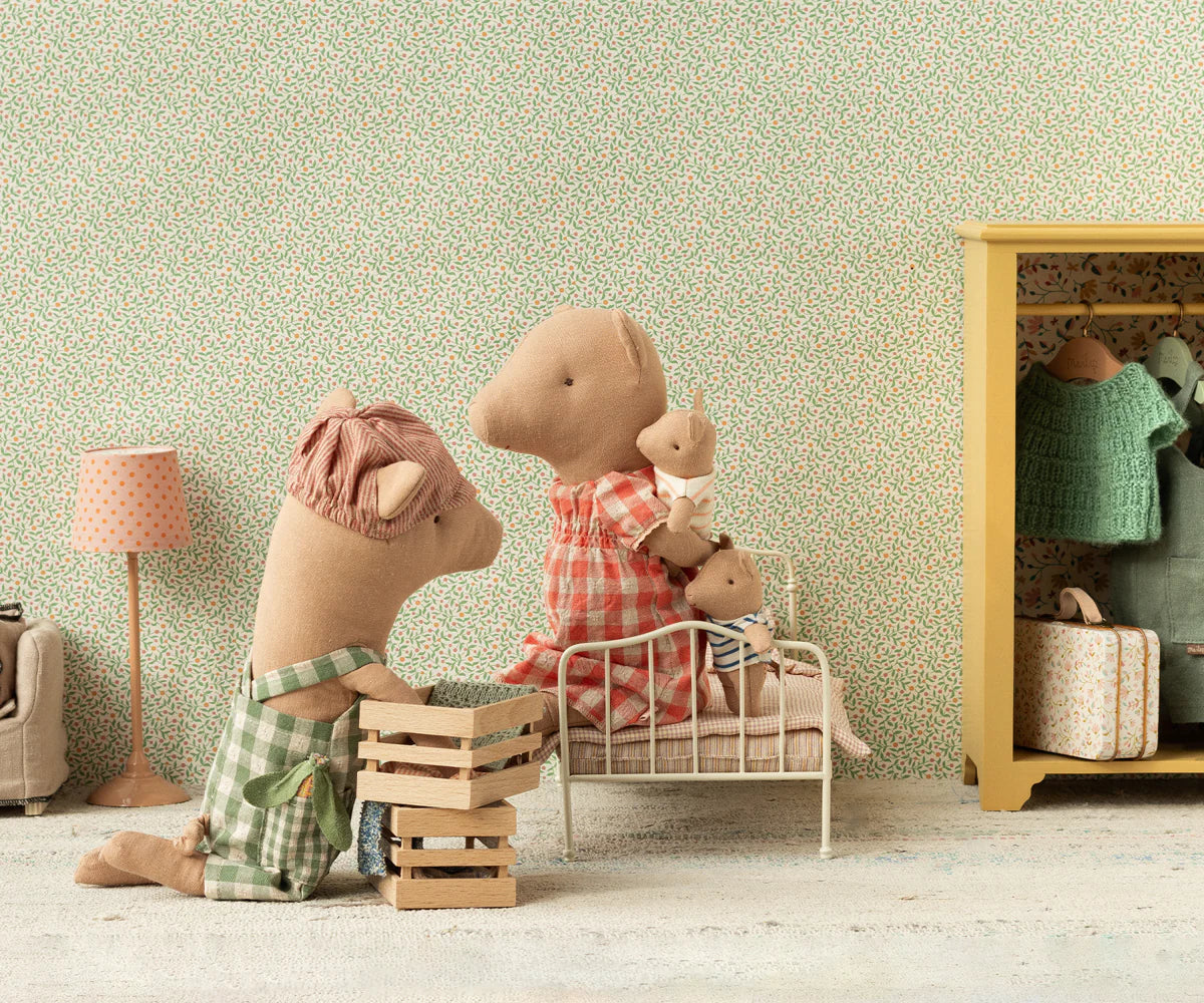 PIG. BABY IN BOX - GIRL