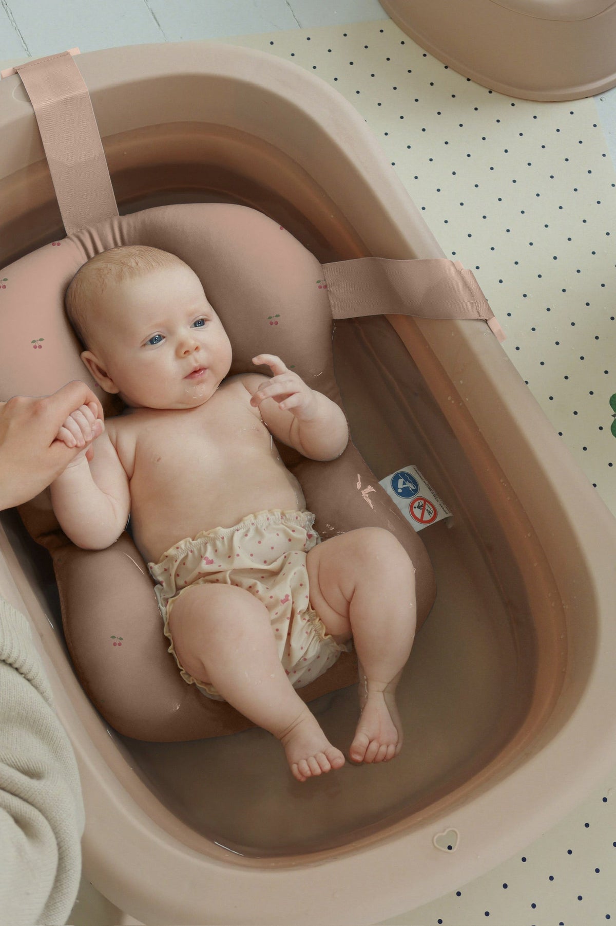 FOLDABLE BATH TUB AND CUSHION
