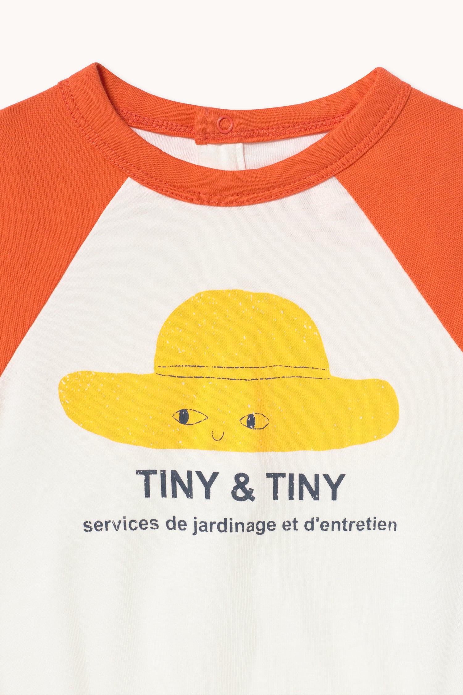 TINY HAT GRAPHIC BODY