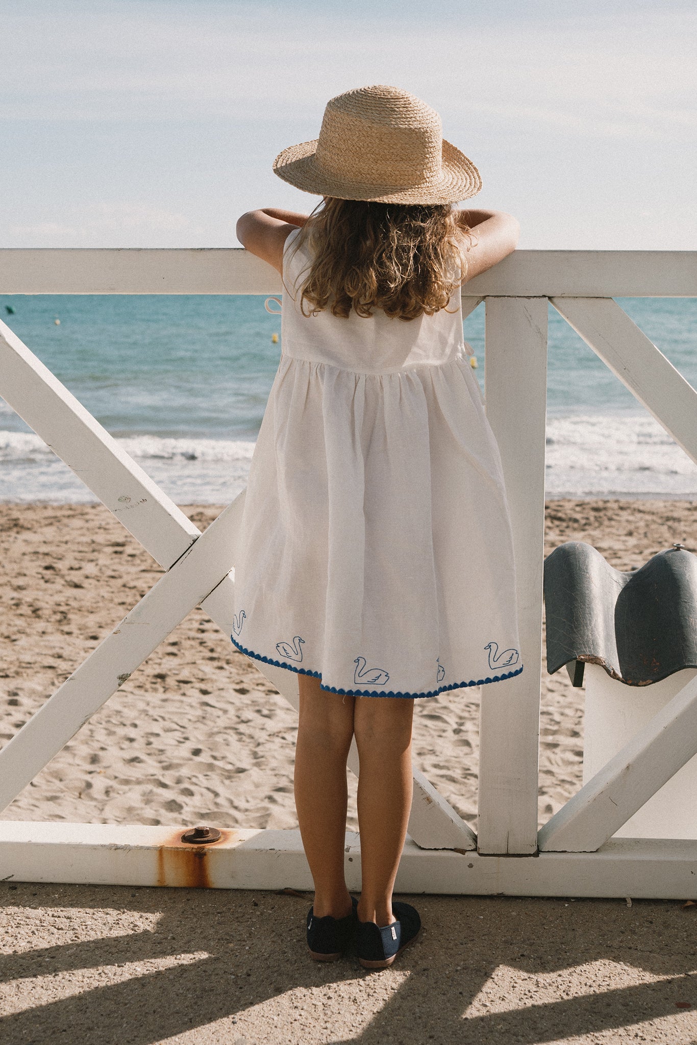 SUKNELĖ - SWANS BOWS 