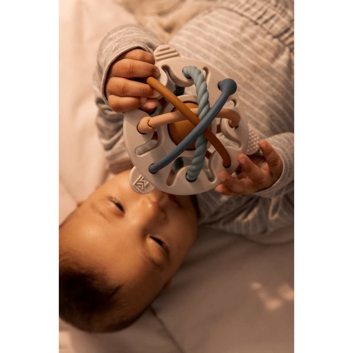 Liewood Hakim silicone rattle Sandy multi mix
