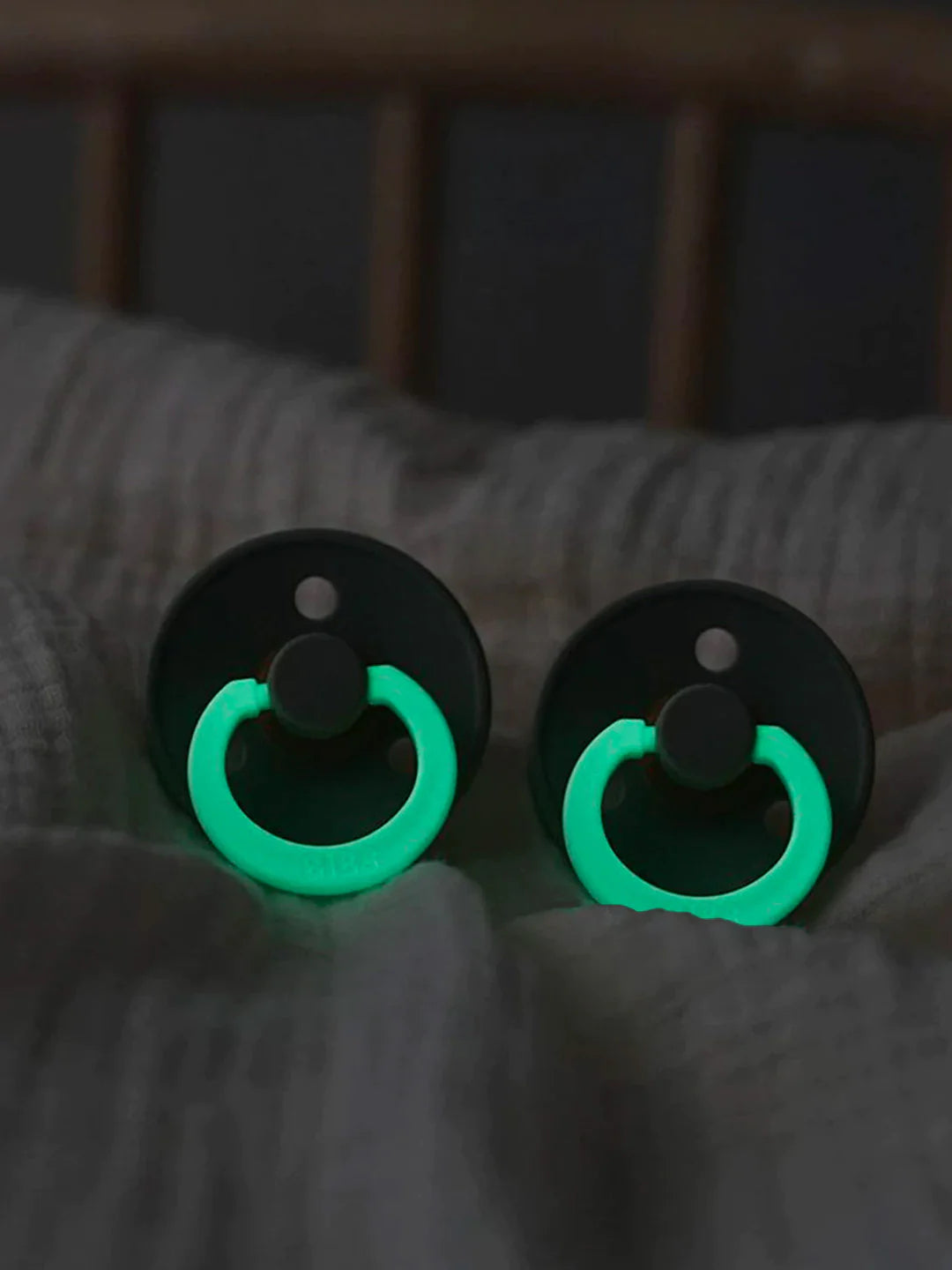 COLOUR ROUND GLOW NIGHT PACIFIERS