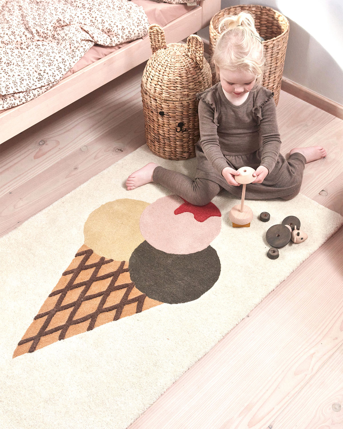 ICE CREAM TUFTED RUG