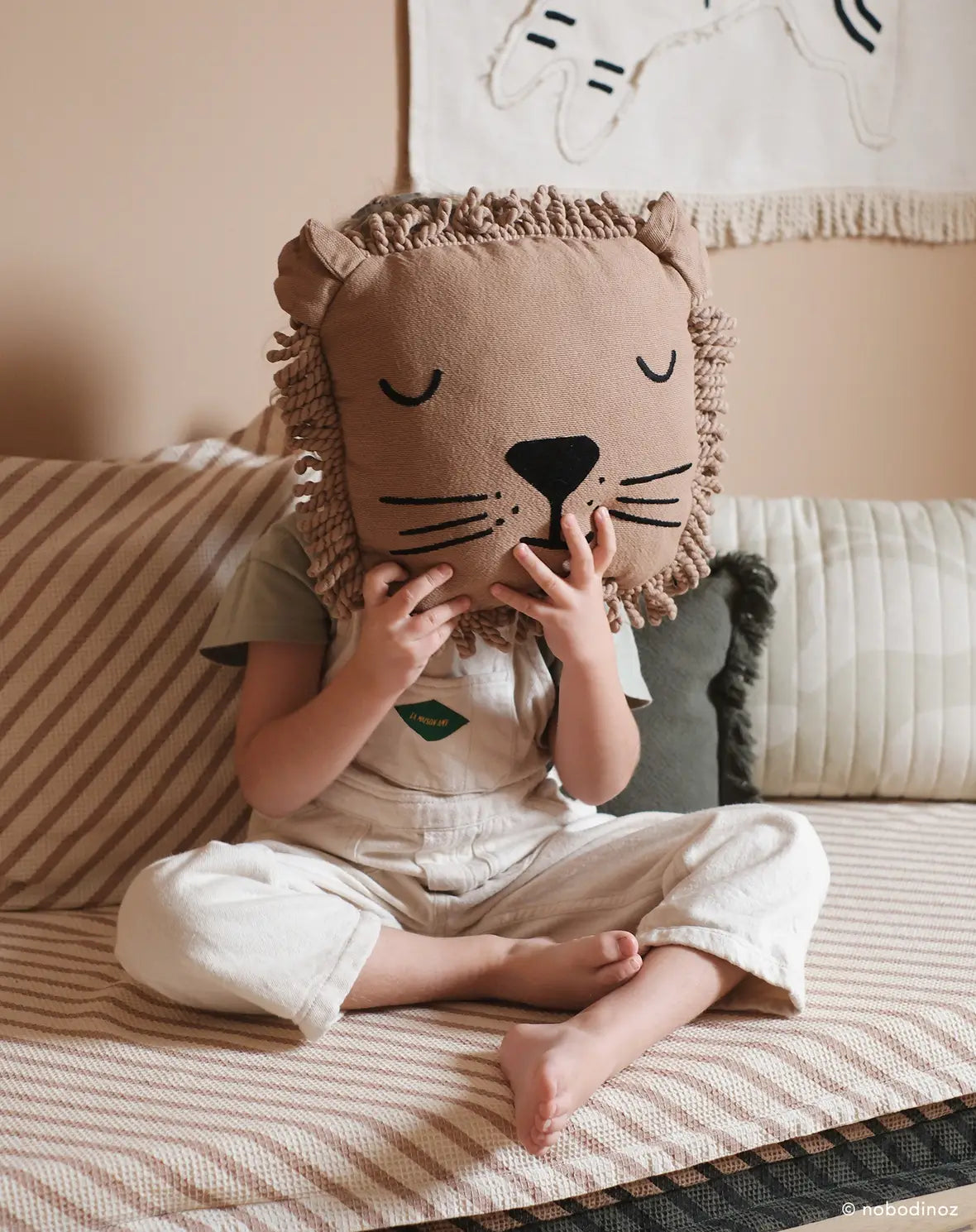 EMBROIDERED CUSHION LION LANDSCAPE